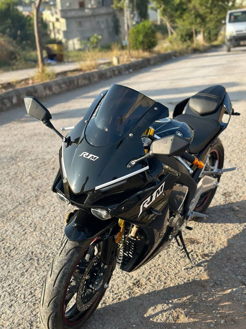 Yamaha r1m 400cc 1