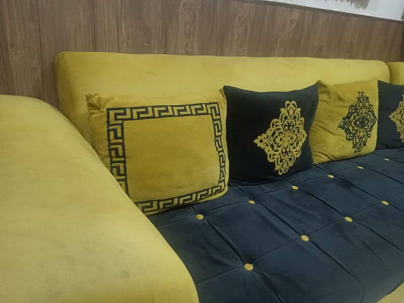 L shape  Sofas In Best condition few months used 3
