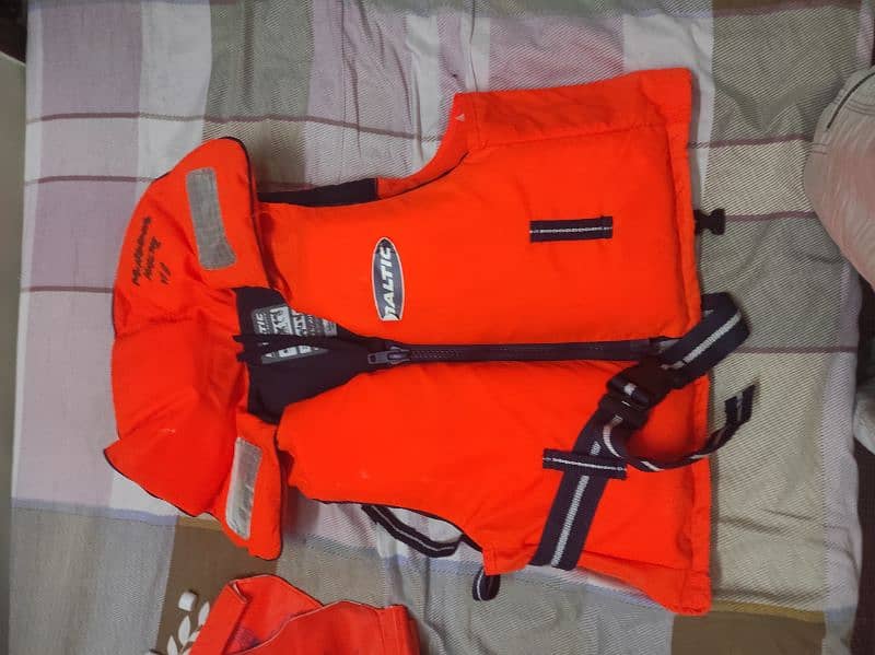 life jackets and swimming tube 0