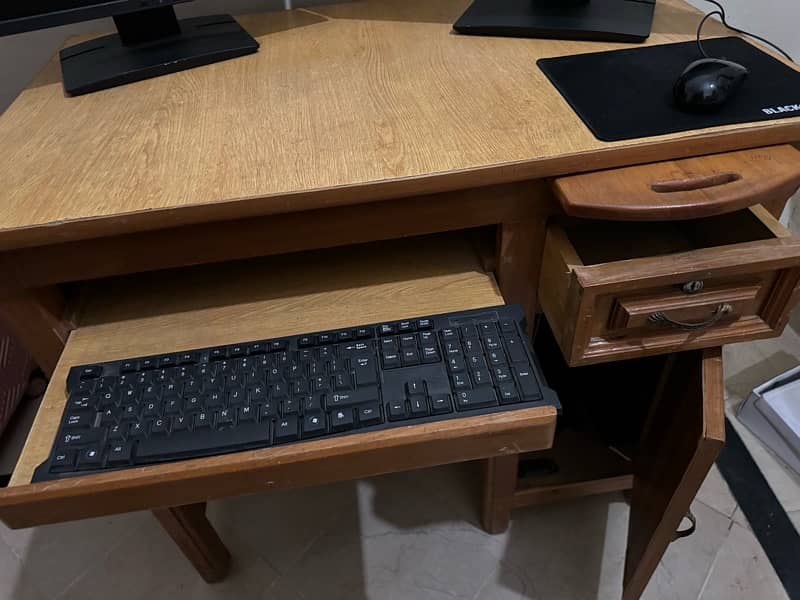 Computer Table 100% Dyar wood 2