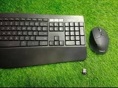 Logitech MK850 PERFORMANCE Wireless Keyboard and Mouse Combo