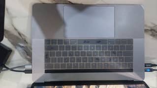 MacBook pro 2018 i7 with touch bar touch id