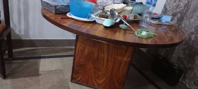dining table uper esky veel b laga huwa ha ha or esky sath 6 chair han 1