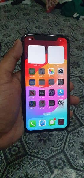 I phone 11 for sale 64GB Sim lock  water proof RS 60000 4