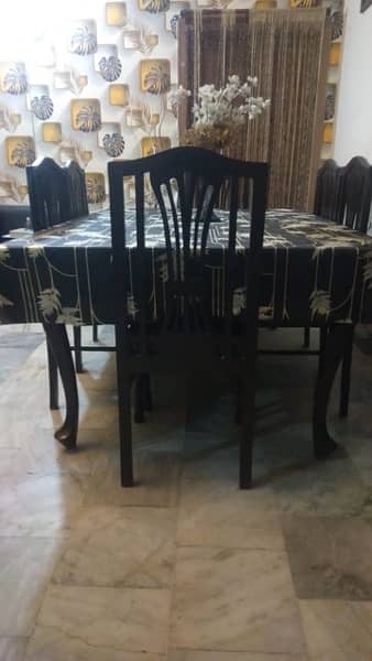dunning table with 6 Chairs 1