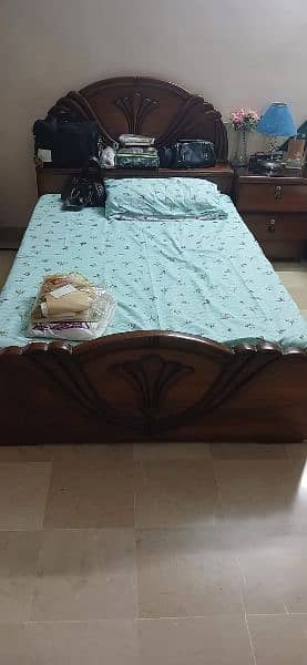 two single bed with mattress+Dressing  table 2