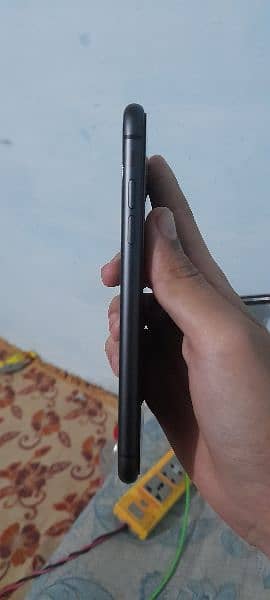 iphone 11 64 non pta  2 months use in pak orignal box and cable 99 hlt 1