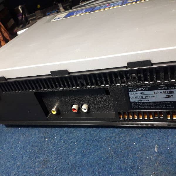 Sony vcr excellent condition 100%ok 2