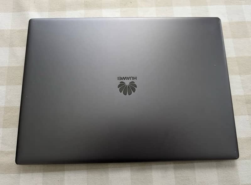 Huawei Matebook X Pro | AMOLED| 1 TB | Window's Macbook 5