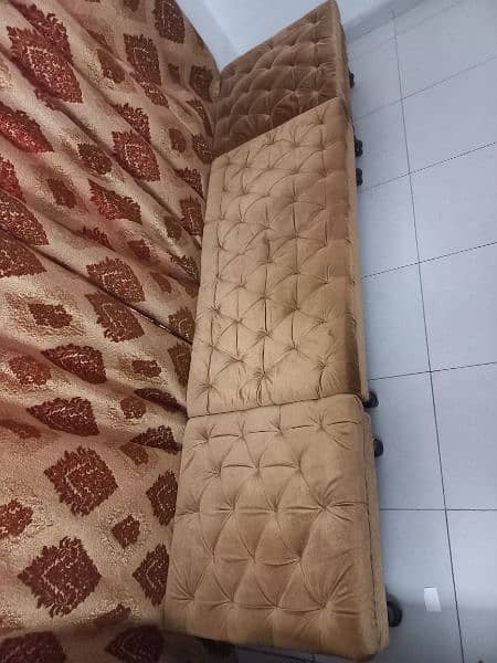 4 Seater Sofa Puffy Set in Excellent Condition 1