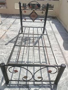 1 Single Bed Of Iron in Good Condition