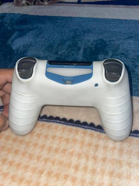 PS4 controller Blue edition 10/10, and other Accessories 2