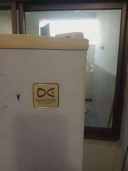 dewoo fridge medum size made in UAE , no fraas 3