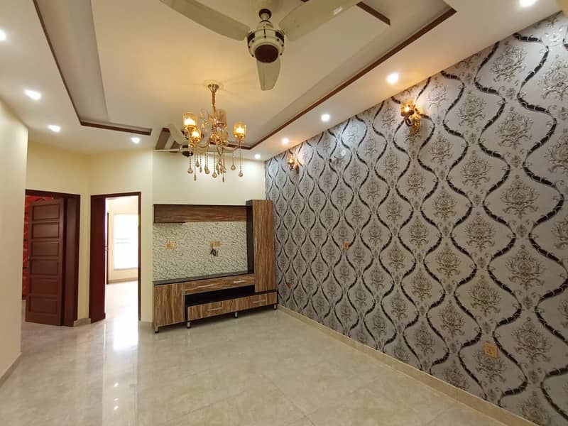 DHA RAHBAR 8 MARLA GOOD LOCATION DIRECT OWNER BEAUTIFUL HOUSE IS UP FOR SALE 1