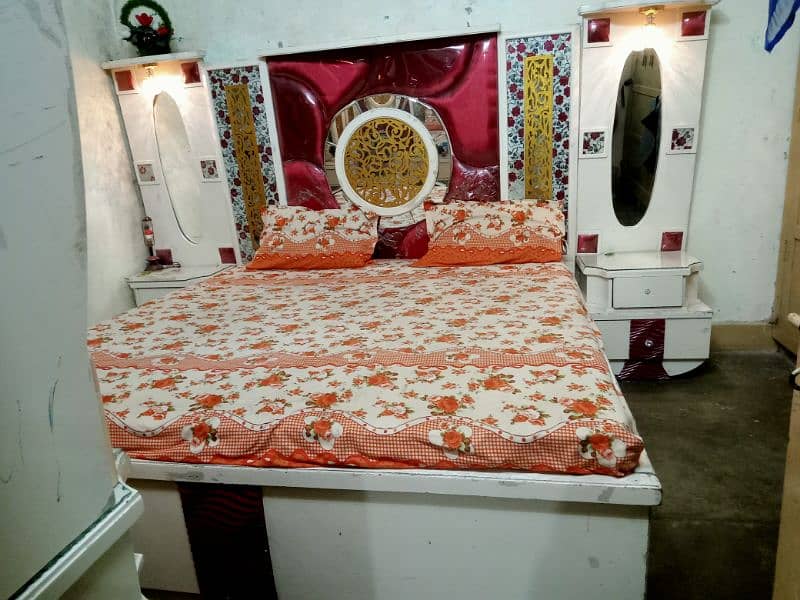 King size bed with matress, dressing and devider 5