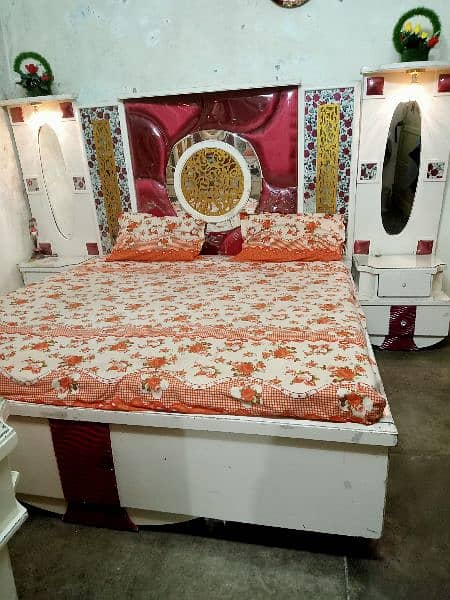 King size bed with matress, dressing and devider 6