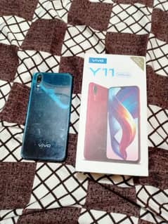 Vivo y11 3/ 32, with box and charger