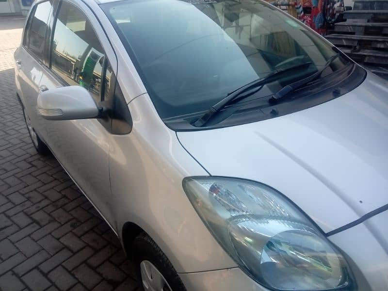 Toyota vitz 8/12 in Outstanding Condition 12