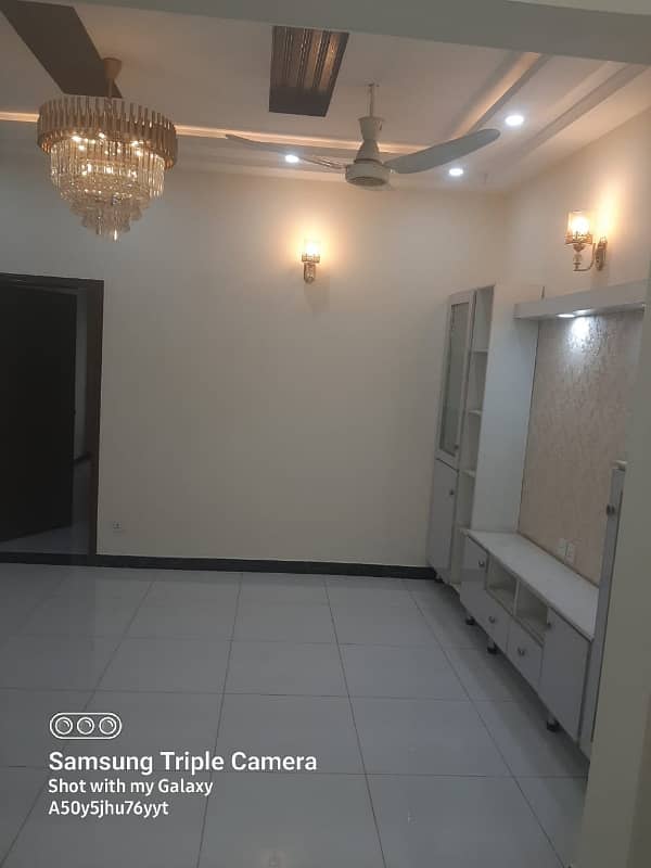 5 Marla Upper Portion For Rent In College Road Near Amir Chok Bachlors Or Faimly 0