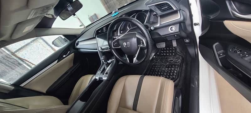 Honda Civic 2020 4