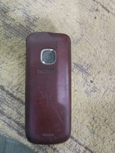 Nokia c1 ok set Hai singer Sim memory card bhi lagta hai 4