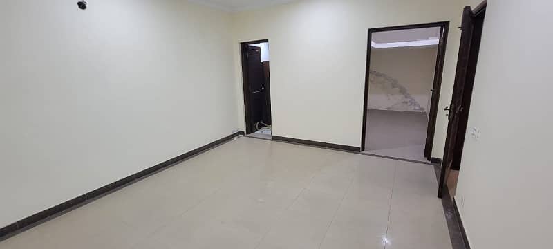 10 Marla Used House For Sale In Shaheen Block Sector B Bahria Town Lahore 4