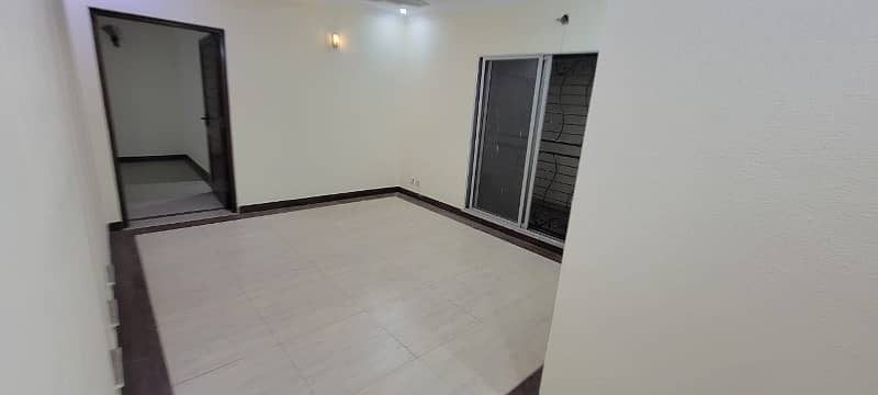 10 Marla Used House For Sale In Shaheen Block Sector B Bahria Town Lahore 10