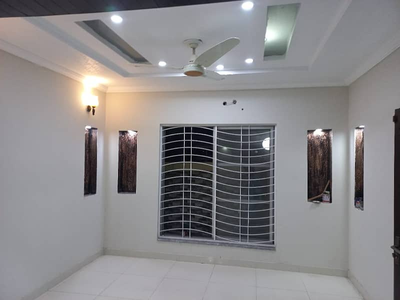 10 Marla Used House For Sale In Shaheen Block Sector B Bahria Town Lahore 17