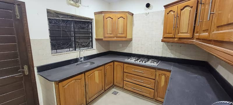 10 Marla Used House For Sale In Shaheen Block Sector B Bahria Town Lahore 37