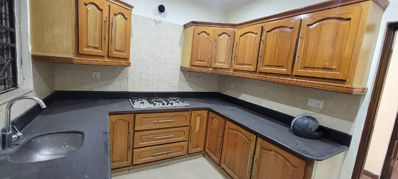 10 Marla Used House For Sale In Shaheen Block Sector B Bahria Town Lahore 44