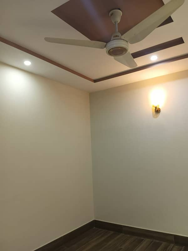 5 Marla Used House For Sale In Block BB Sector D Bahria Town Lahore 4