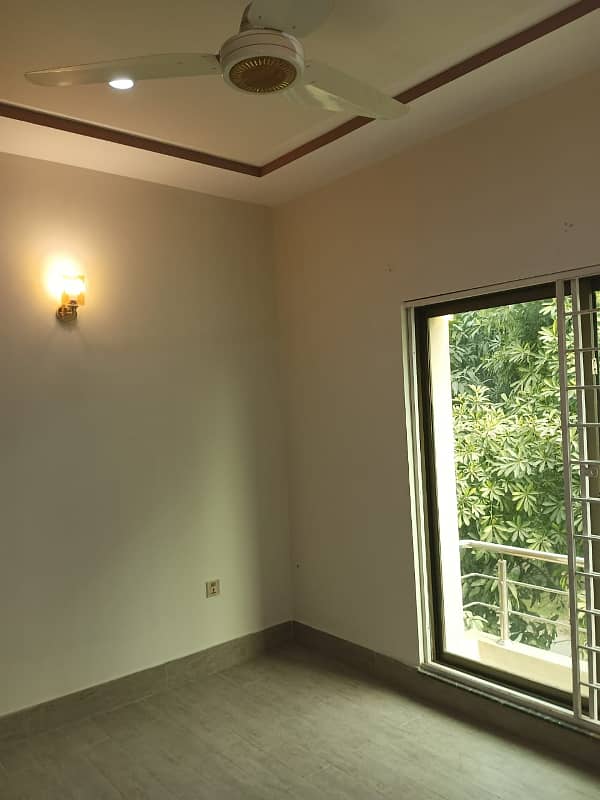 5 Marla Used House For Sale In Block BB Sector D Bahria Town Lahore 10