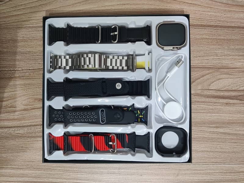Ultra smart Watch with extra straps 1