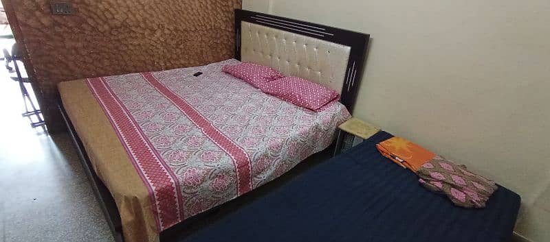 bed ,side table and dressing table with mattress 2