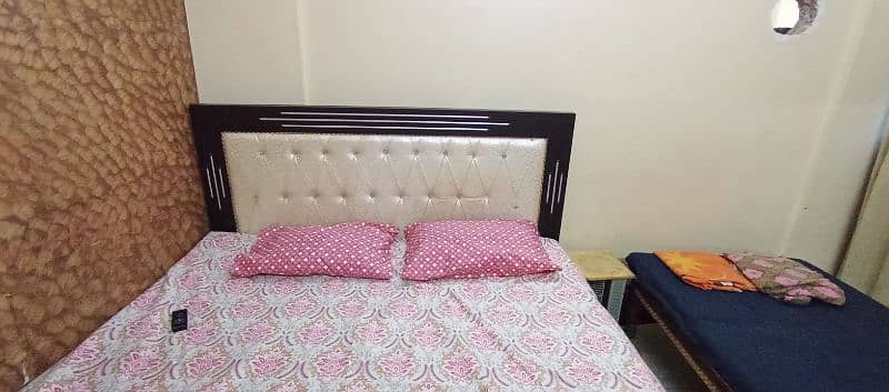 bed ,side table and dressing table with mattress 3