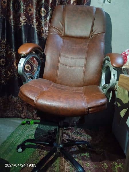 Office Master Chair Fresh Condition 1