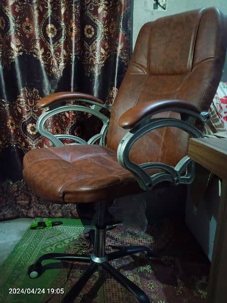 Office Master Chair Fresh Condition 2