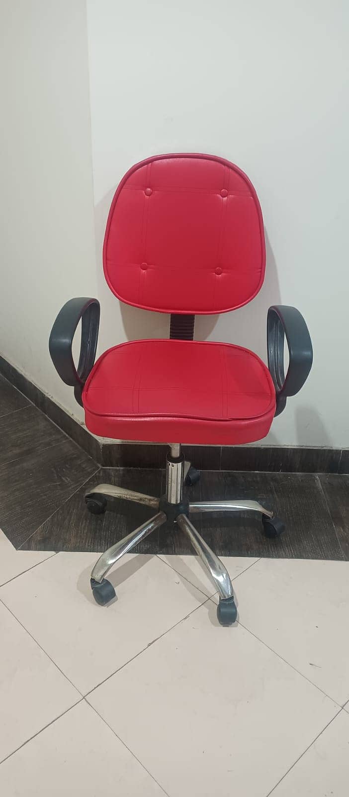 Second Hand chairs , Computer chairs , Office chairs fully comfortable 0