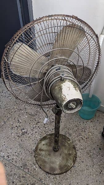 Table fan in good condition 0