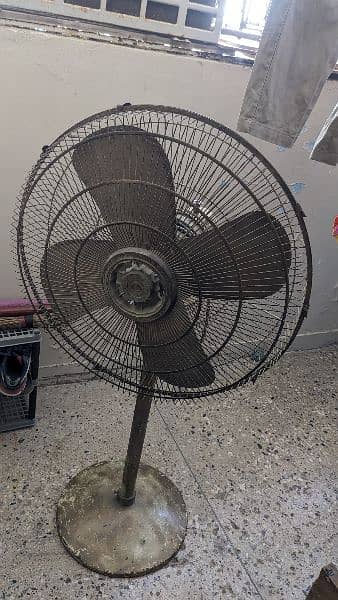 Table fan in good condition 1