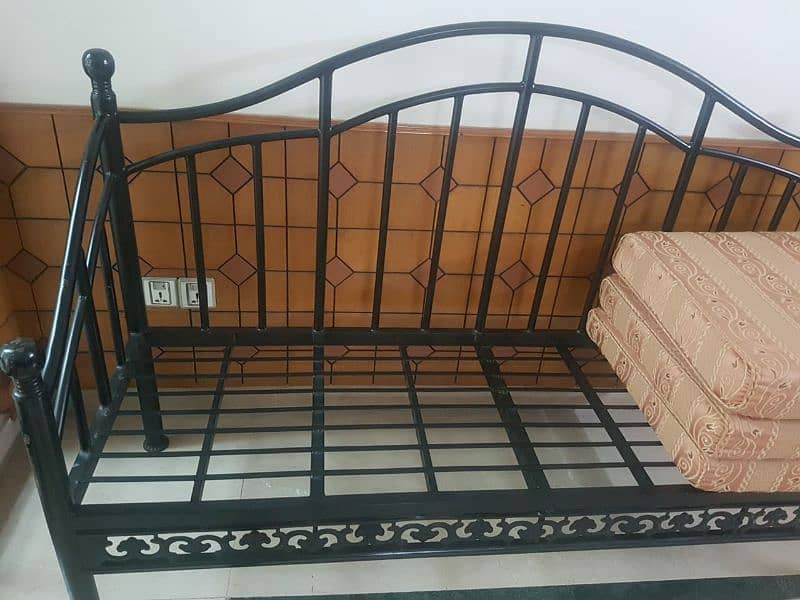 heavy wraught iron sofa in excellent condition. 1