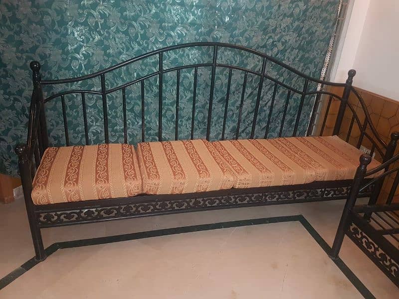 heavy wraught iron sofa in excellent condition. 2