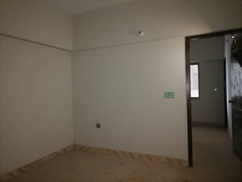 Flat Spread Over 1000 Square Feet In North Karachi - Sector 5L Available 4