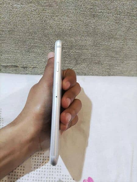 iphone 6s 10/10 condition 1