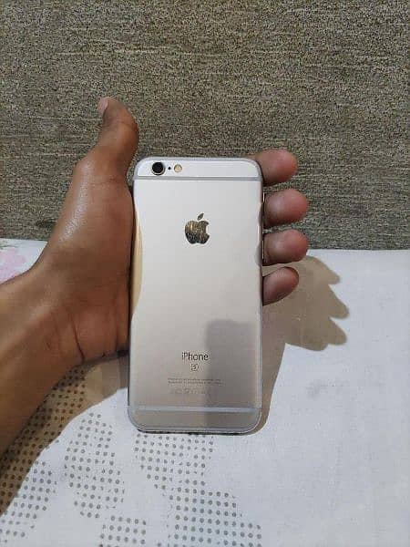 iphone 6s 10/10 condition 3