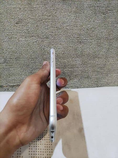 iphone 6s 10/10 condition 4
