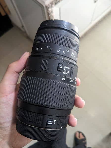 Sigma lens 70-300mm 10/10 condition 3