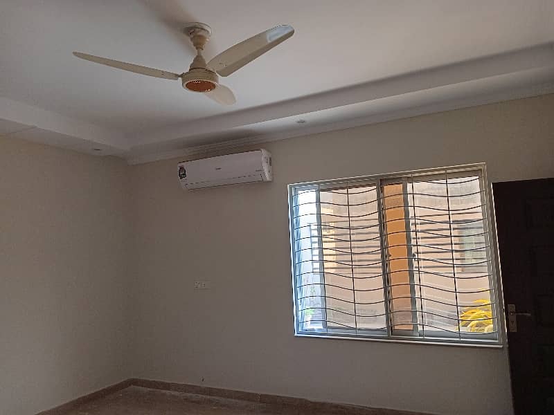 Upper Portion For Rent House No N 795 Block N Phase 6 5