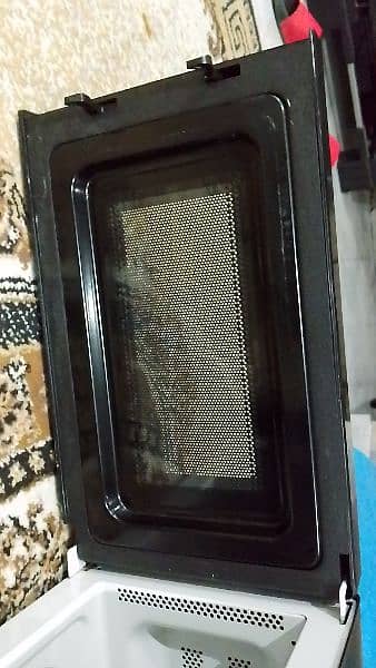 For sale slightly used like new condition Haier microwave Oven 5