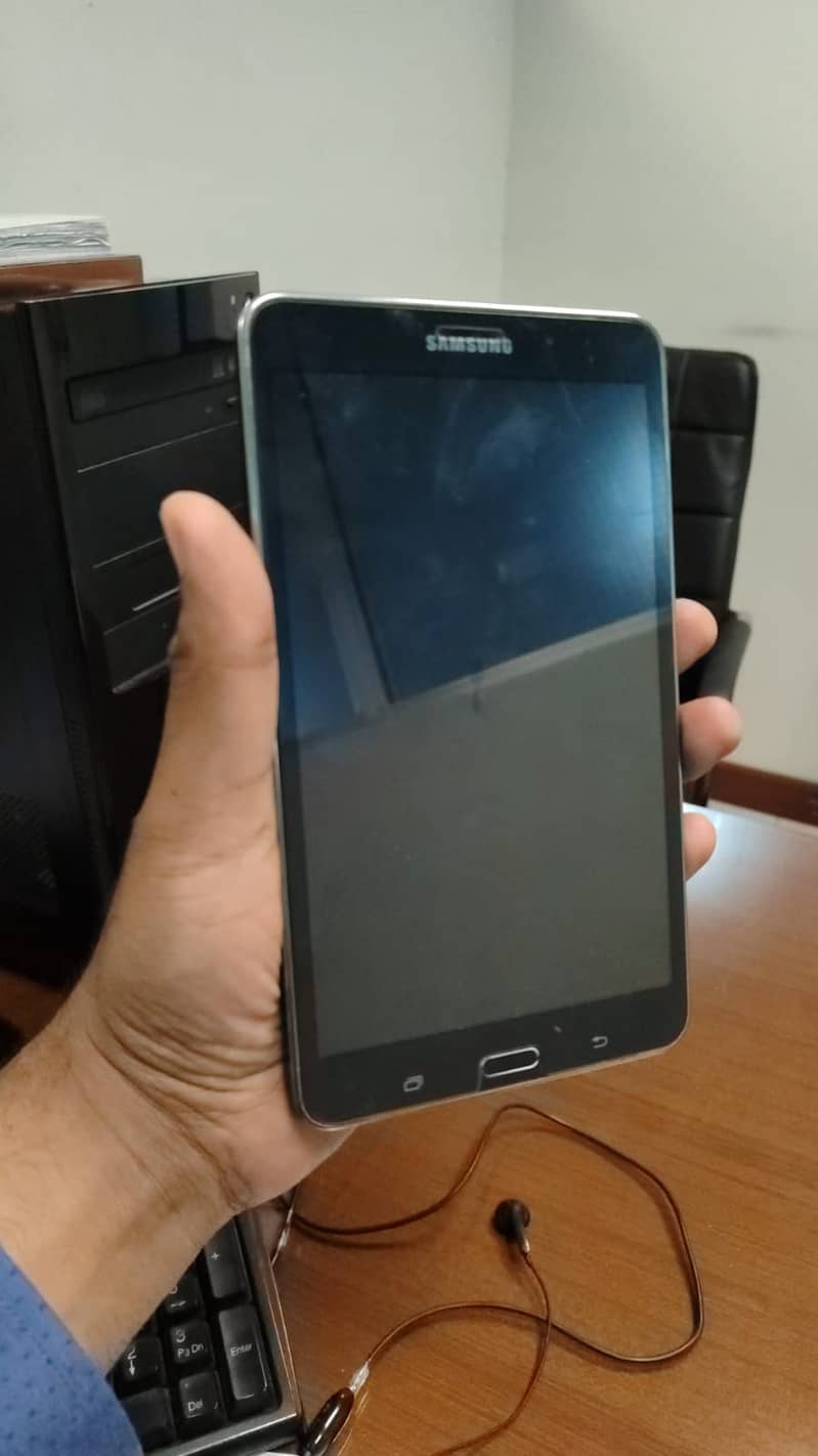 Samsung Galaxy Tablet 4.0 SM-T230 0